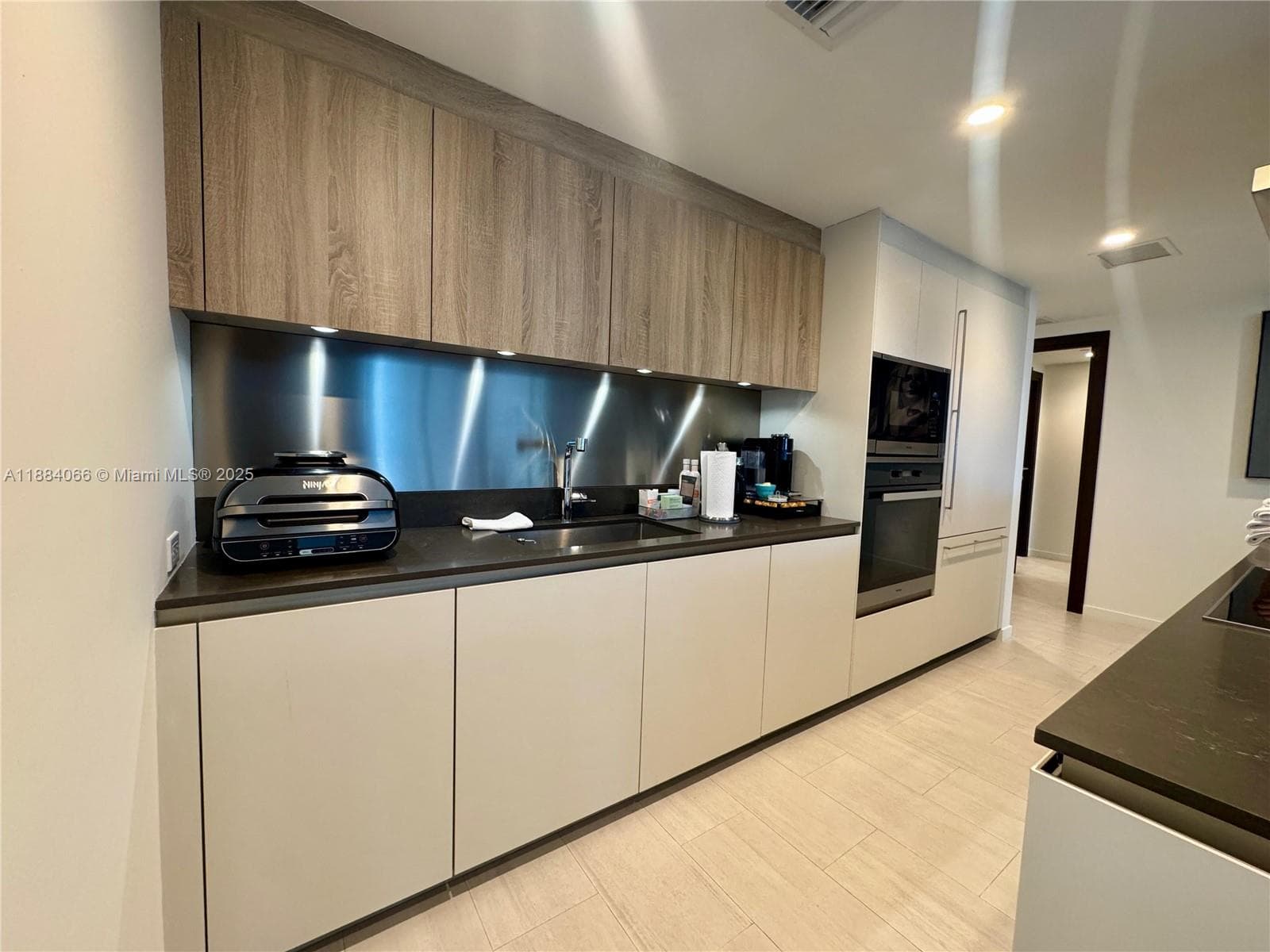 1000 Brickell Plz # 3302, Miami FL 33131 — 17