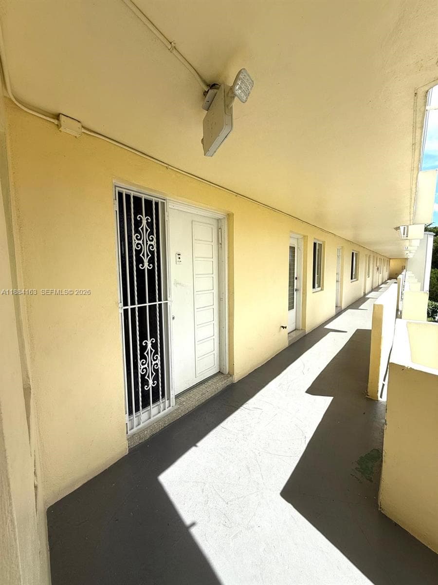 1201 NE 191st St # G304, Miami FL 33179 — 41