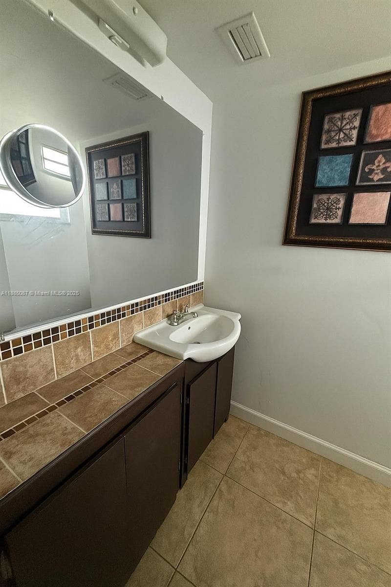 1780 NE 191st St # 2, Miami FL 33179 — 15