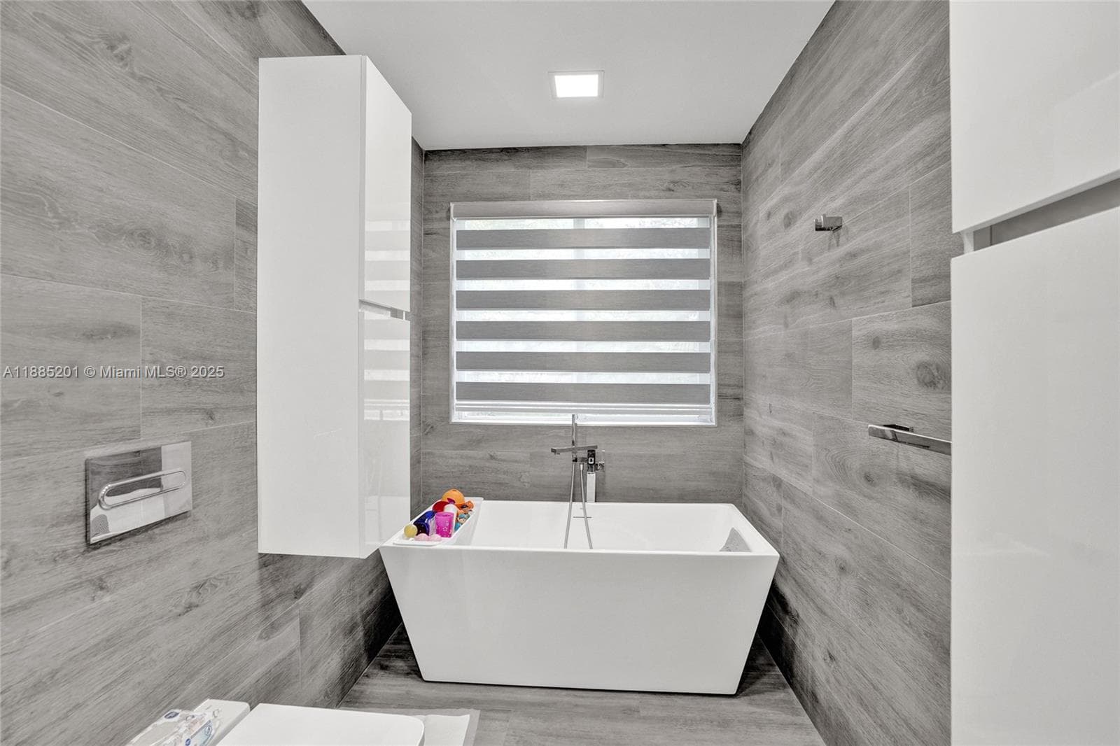3784 Sheridan Ave, Miami Beach FL 33140 — 37