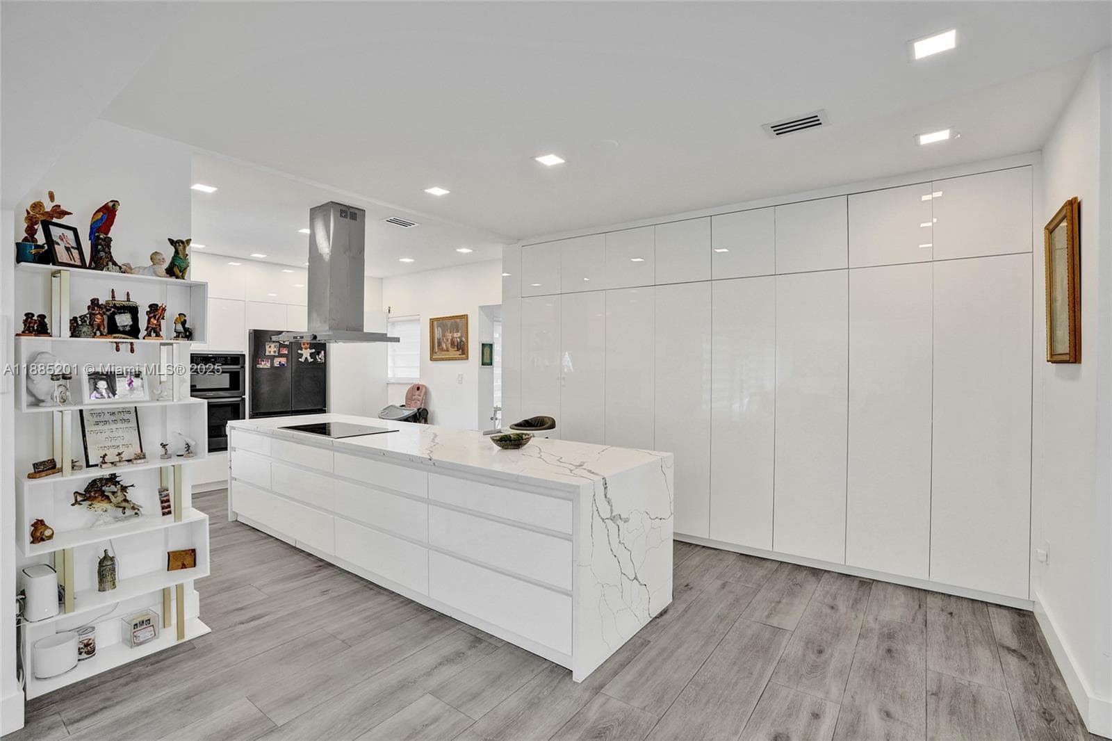 3784 Sheridan Ave, Miami Beach FL 33140 — 39