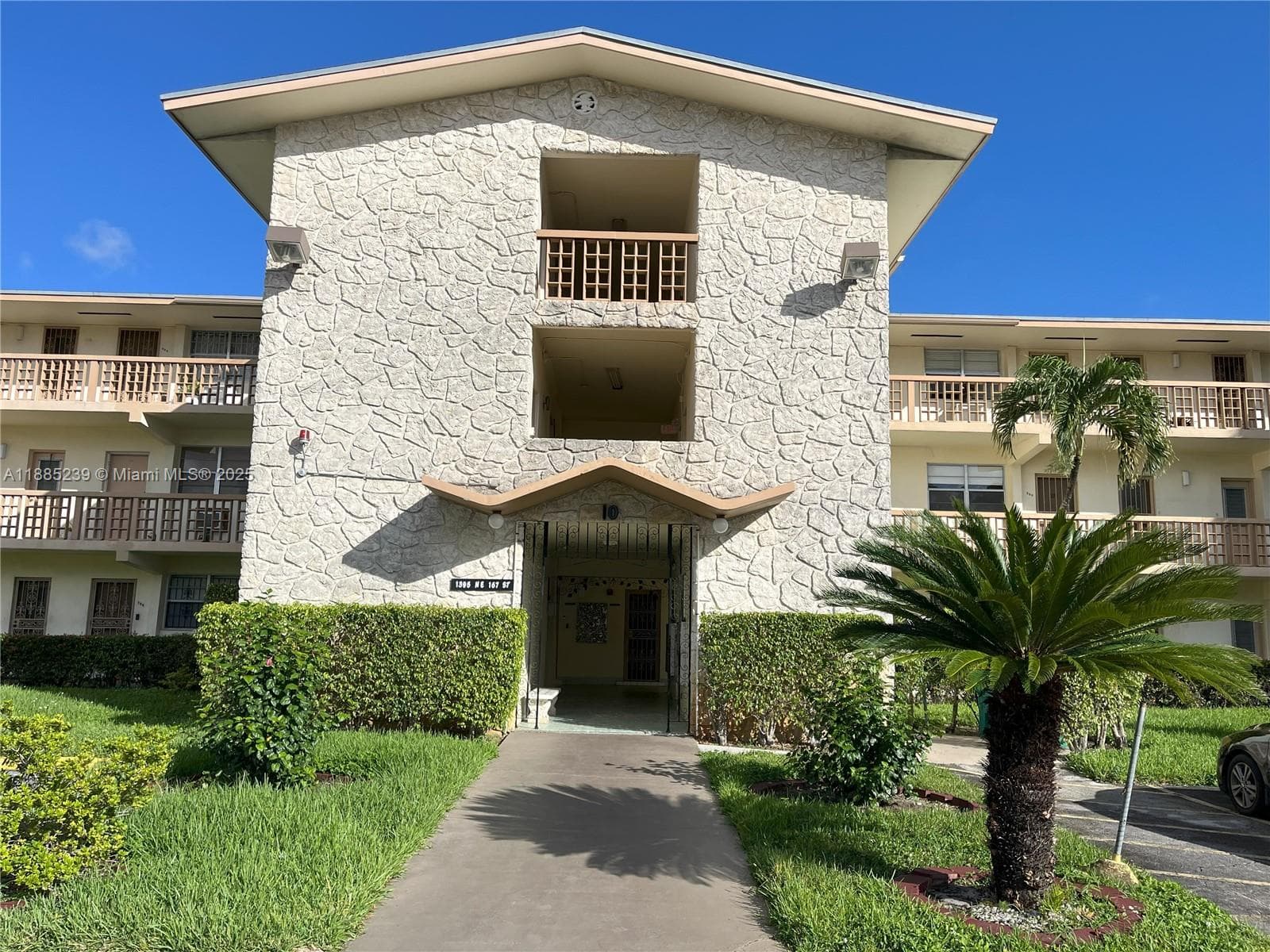 1395 NE 167th St # 315, Miami FL 33162 — 2
