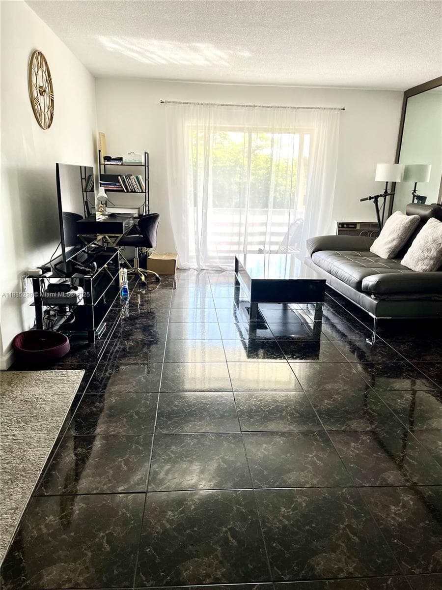 1395 NE 167th St # 315, Miami FL 33162 — 4