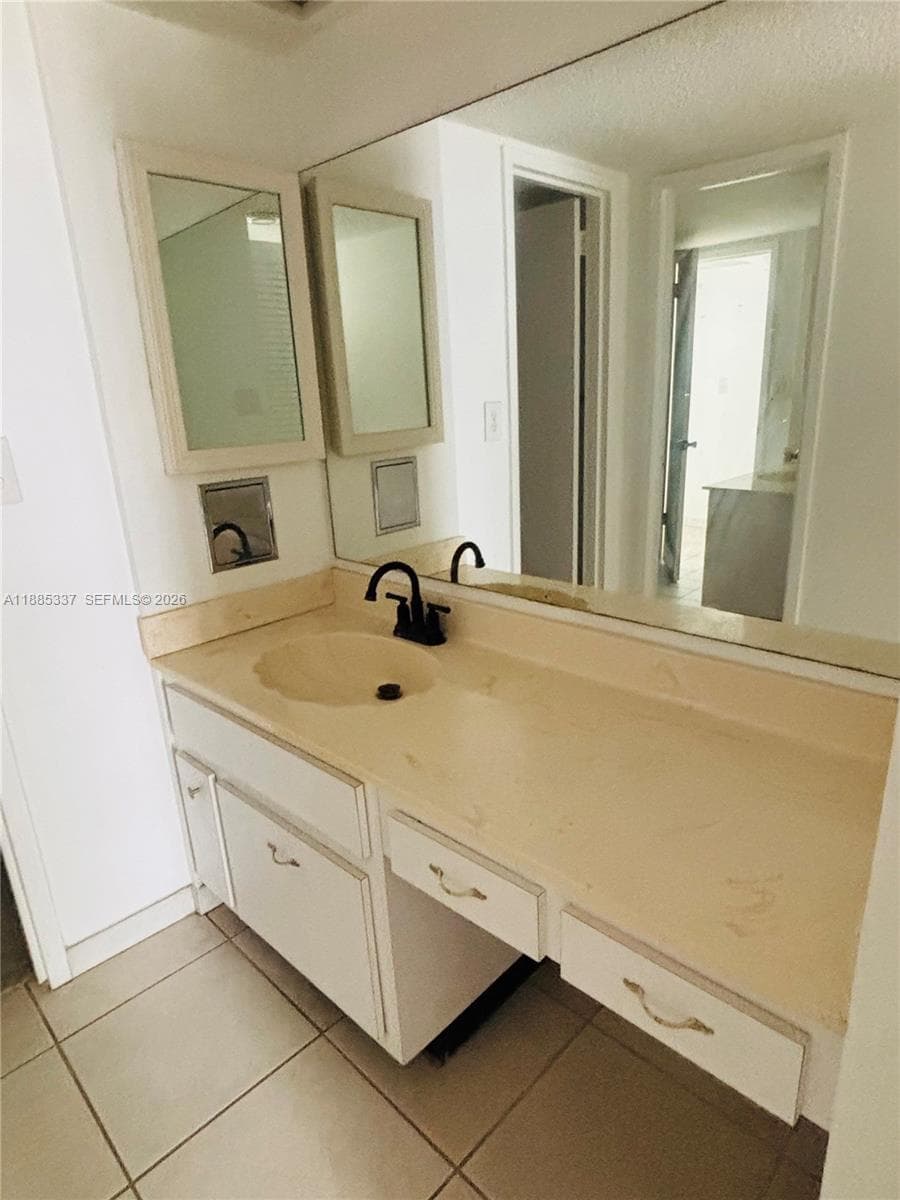 5701 Collins Ave # 709, Miami Beach FL 33140 — 4