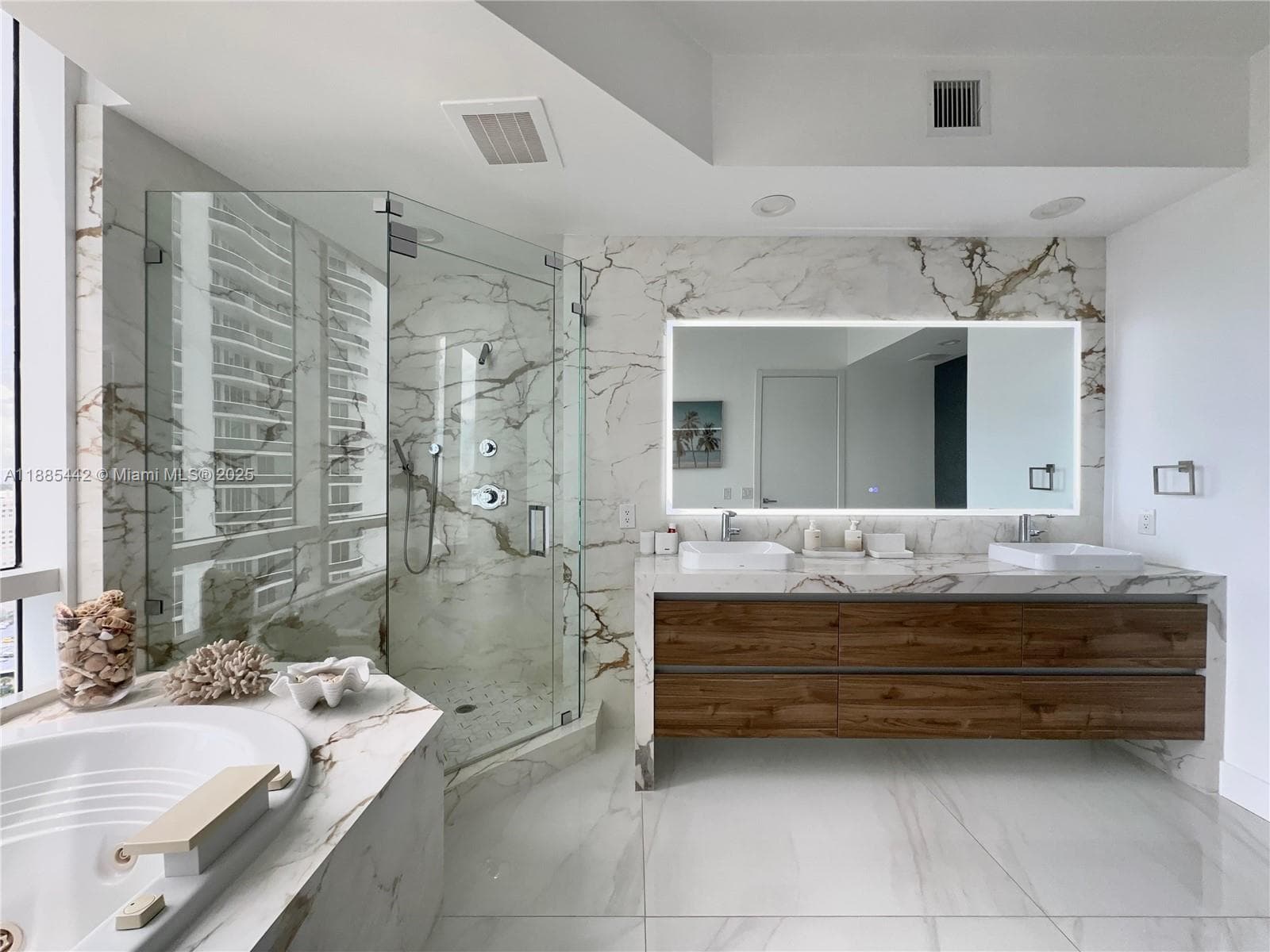 15901 Collins Ave # 2406, Sunny Isles Beach FL 33160 — 16
