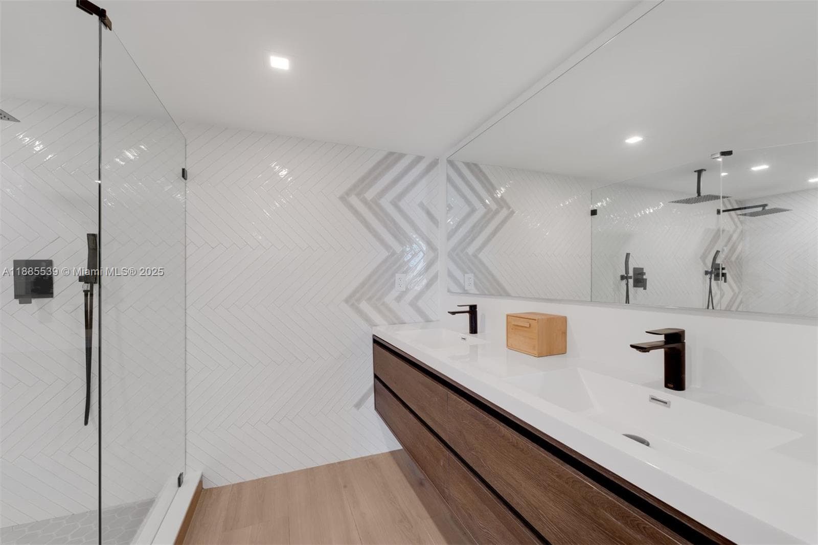 4000 Towerside Ter # 2211, Miami FL 33138 — 17