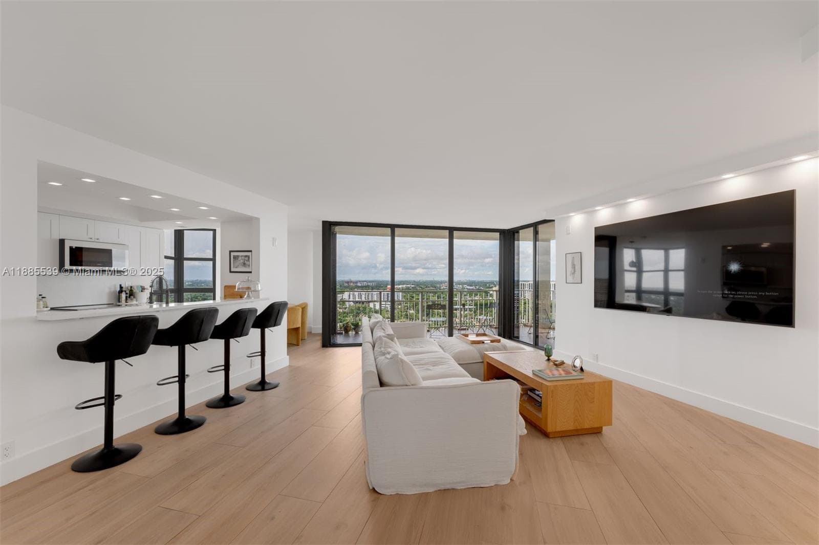 4000 Towerside Ter # 2211, Miami FL 33138 — 1