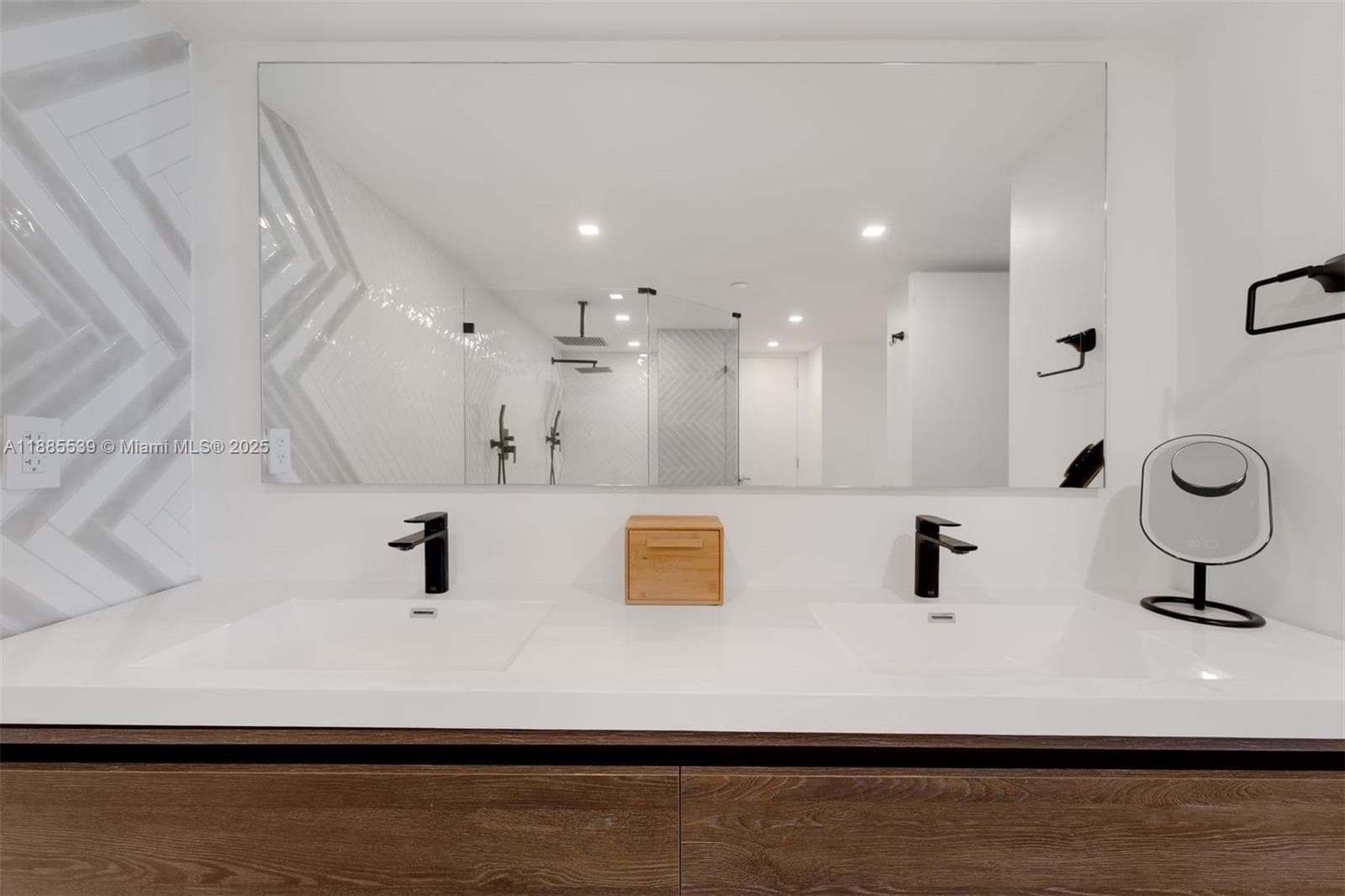 4000 Towerside Ter # 2211, Miami FL 33138 — 18