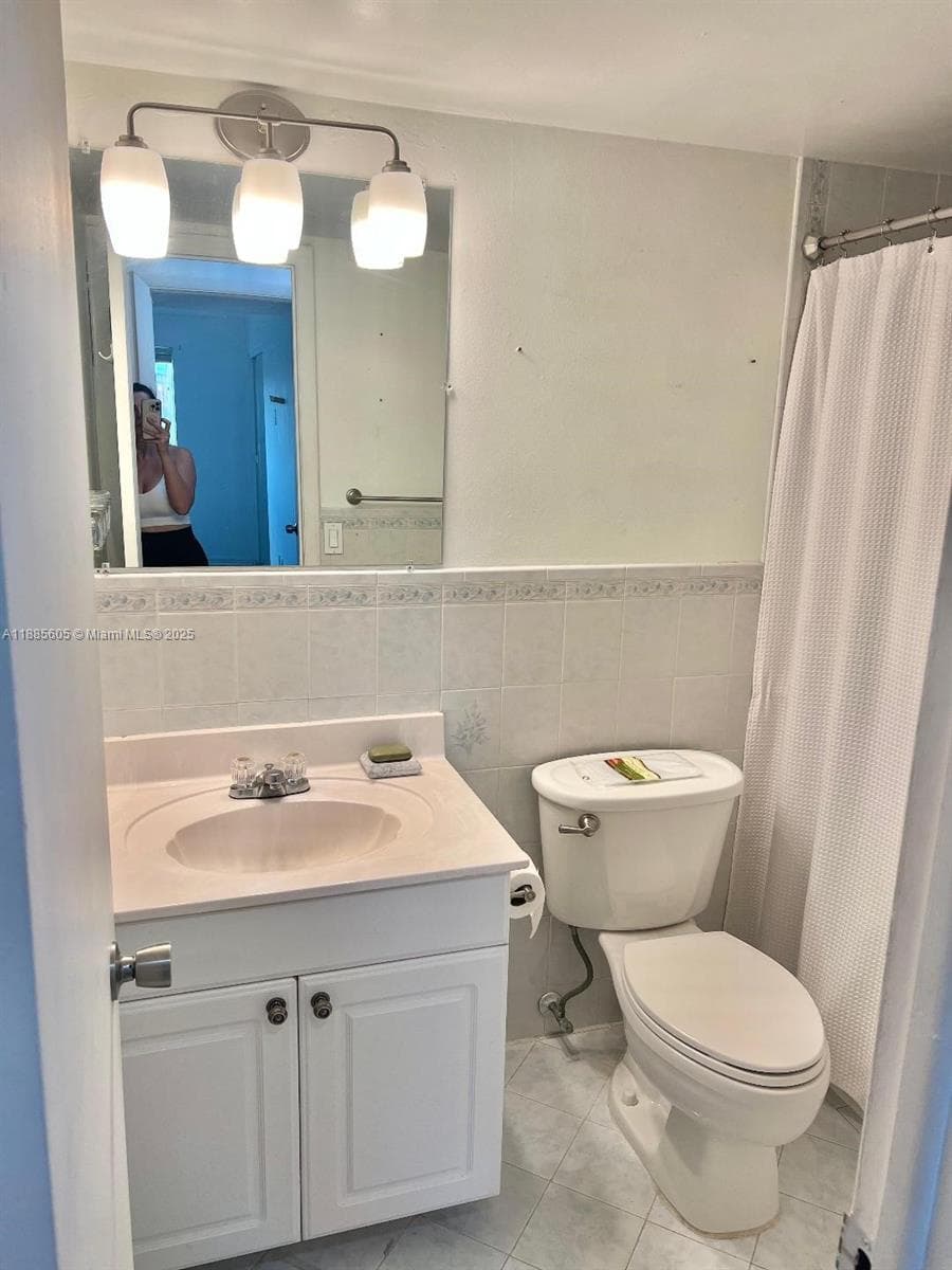 1300 W 53rd St # 18, Hialeah FL 33012 — 17