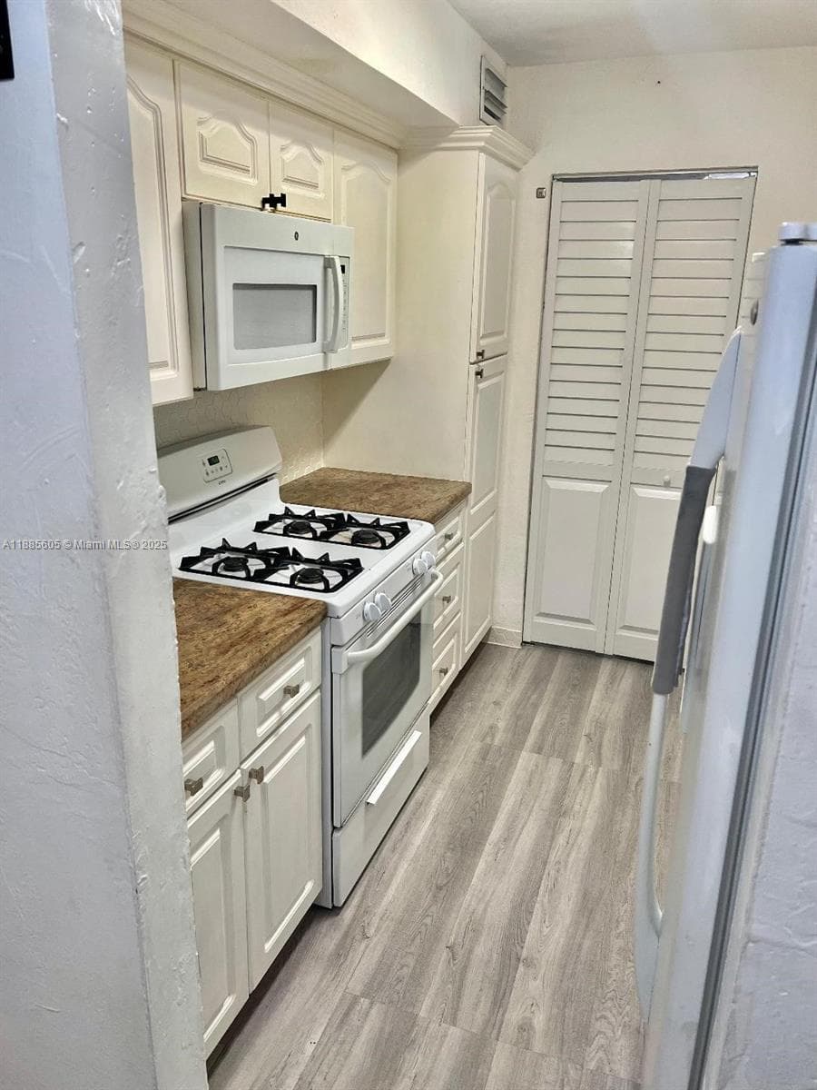 1300 W 53rd St # 18, Hialeah FL 33012 — 7