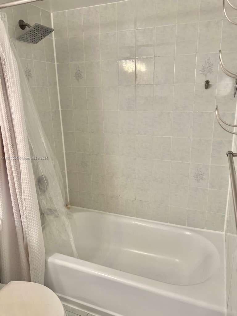 1300 W 53rd St # 18, Hialeah FL 33012 — 4