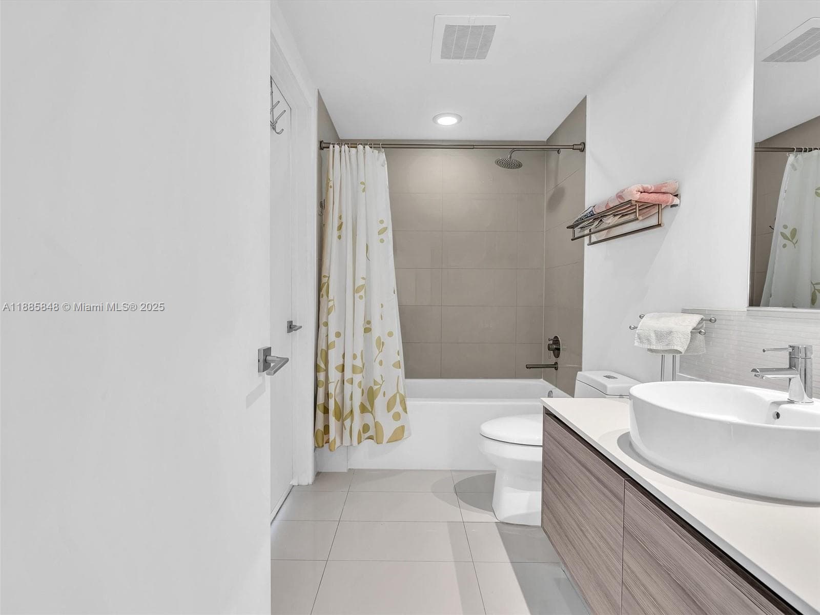 121 NE 34th St # 3114, Miami FL 33137 — 17