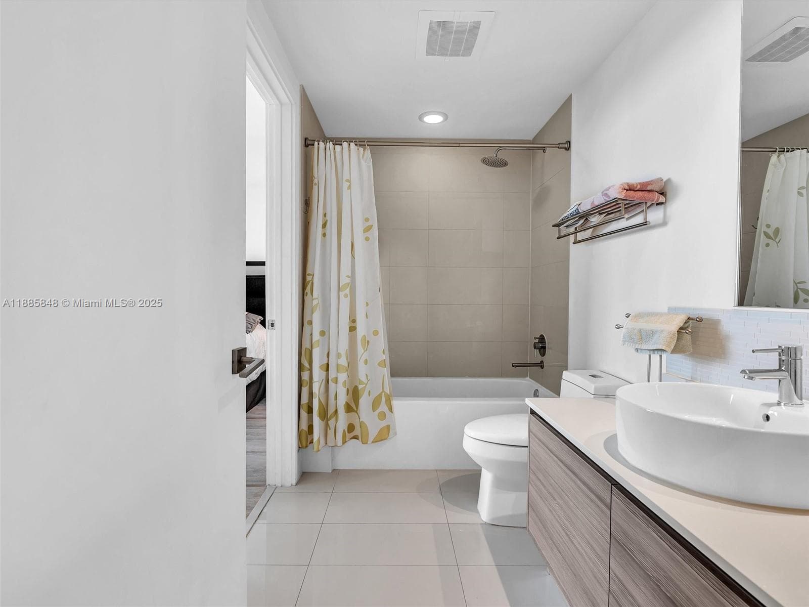 121 NE 34th St # 3114, Miami FL 33137 — 16