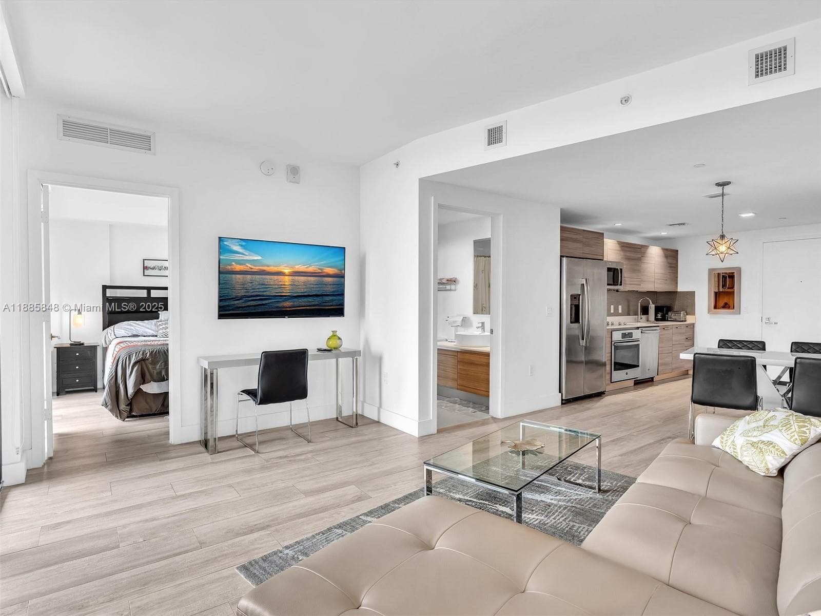 121 NE 34th St # 3114, Miami FL 33137 — 33