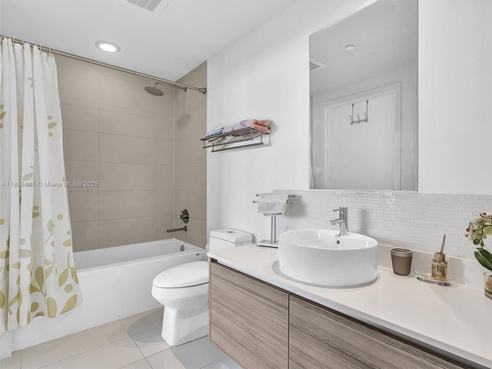 121 NE 34th St # 3114, Miami FL 33137 — 18