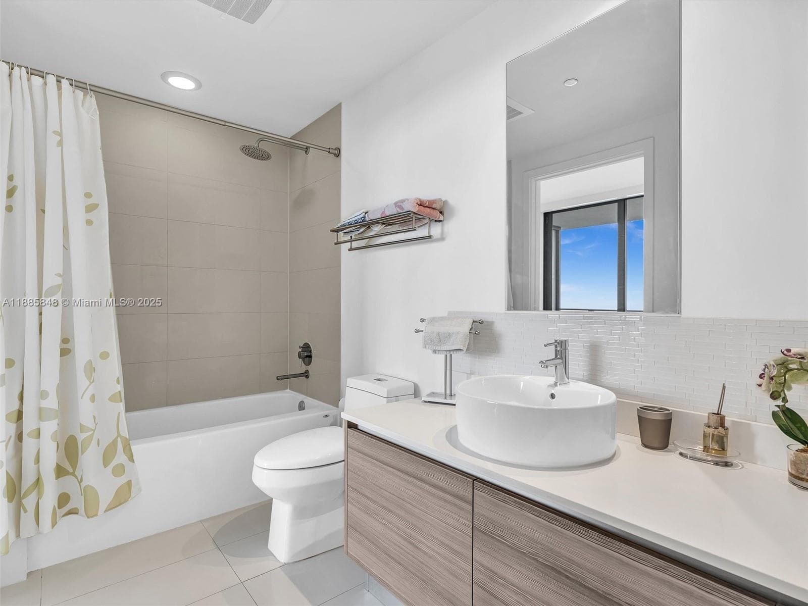 121 NE 34th St # 3114, Miami FL 33137 — 19