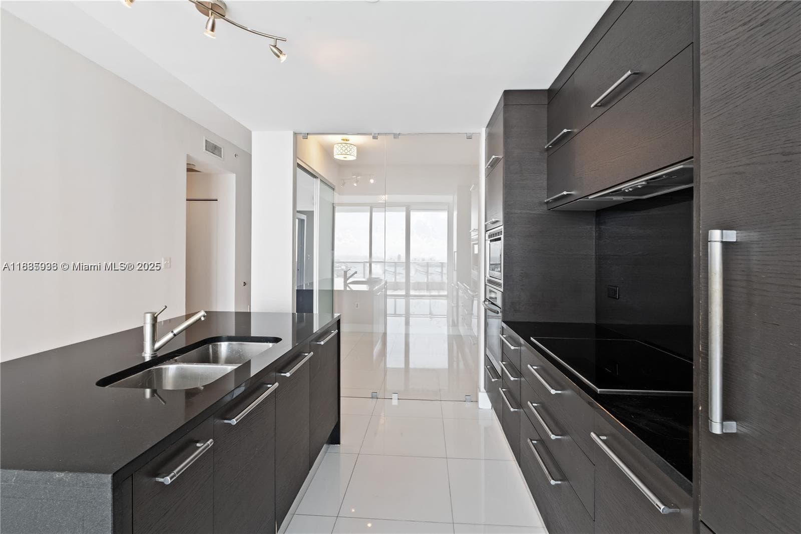 900 Biscayne Blvd # 5104, Miami FL 33132 — 3