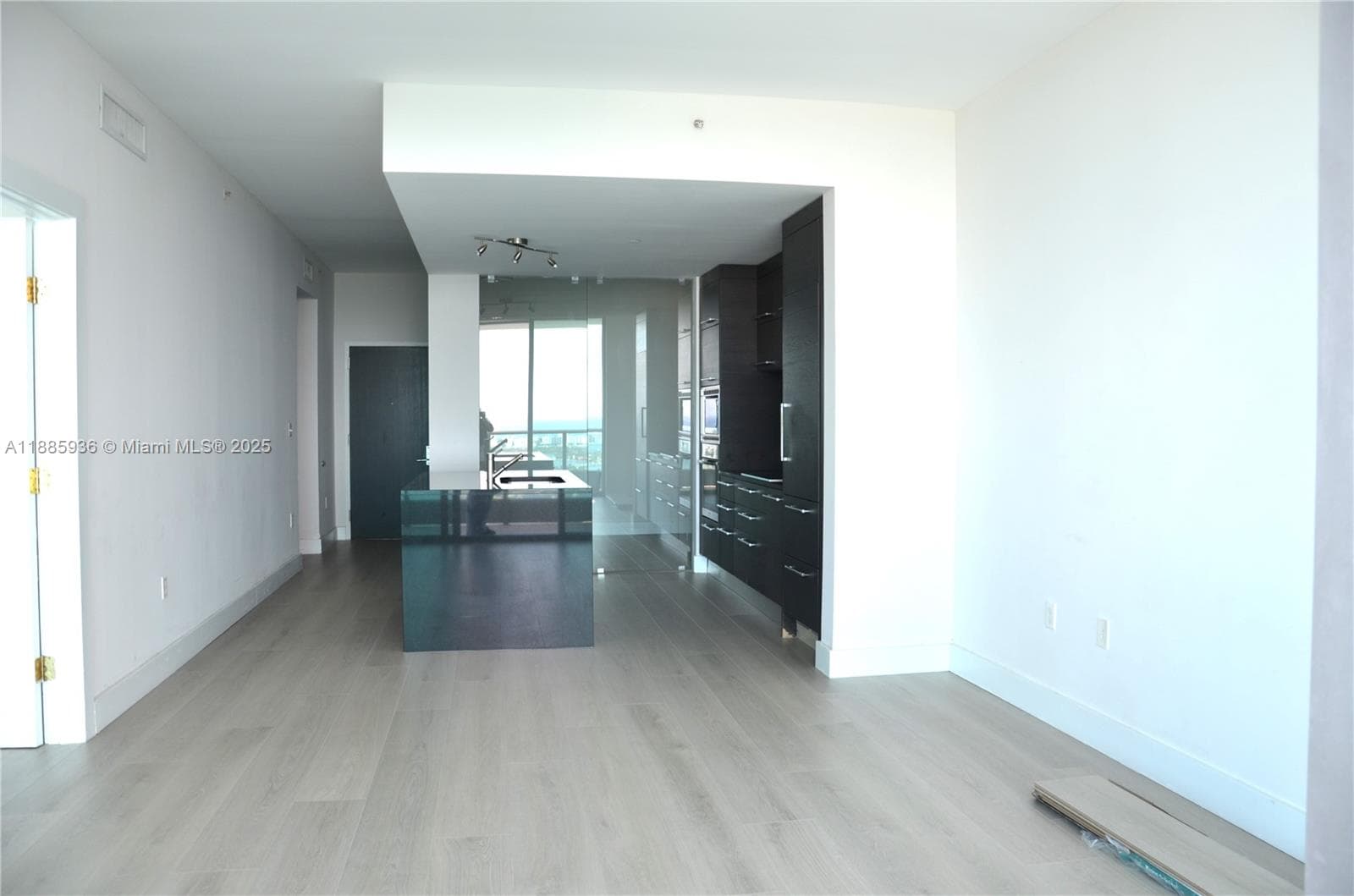 900 Biscayne Blvd # 5104, Miami FL 33132 — 9
