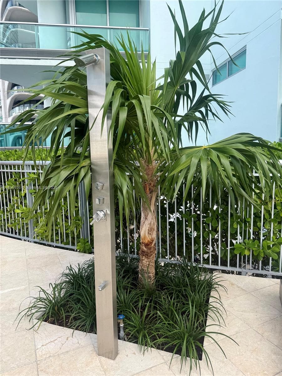 900 Biscayne Blvd # 5104, Miami FL 33132 — 31