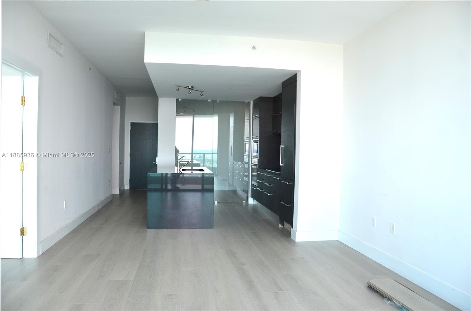 900 Biscayne Blvd # 5104, Miami FL 33132 — 39
