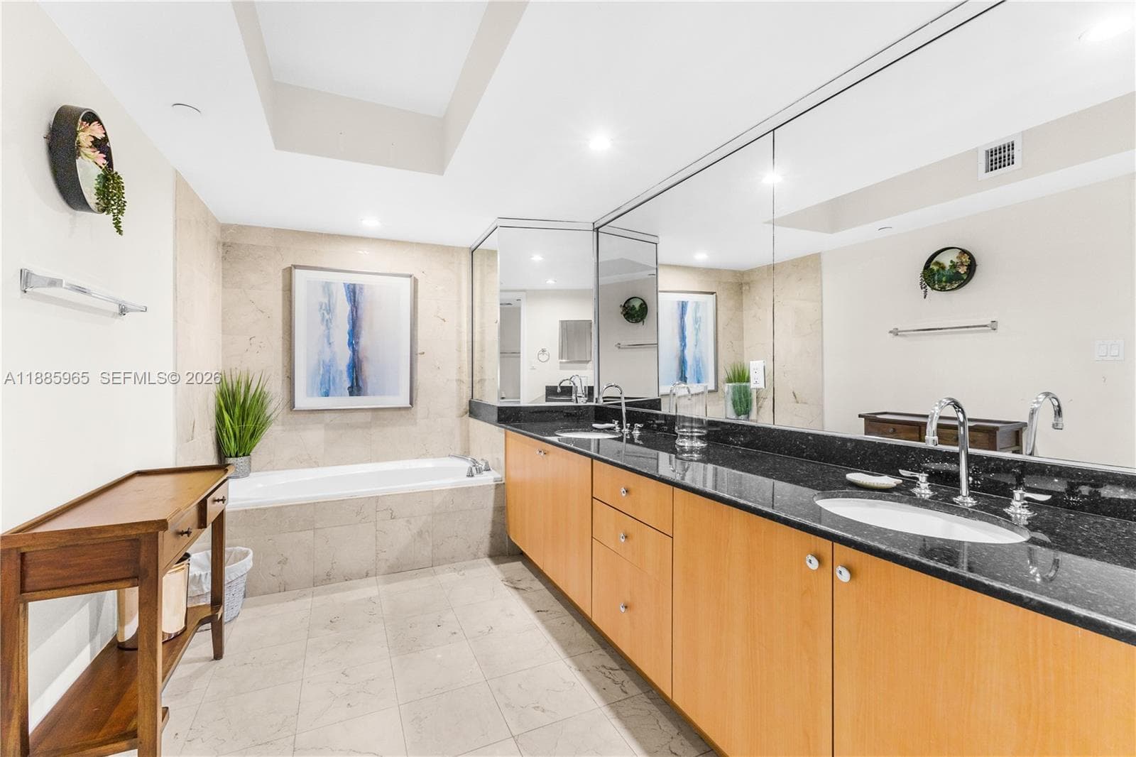 6917 Collins Ave # 1505, Miami Beach FL 33141 — 17