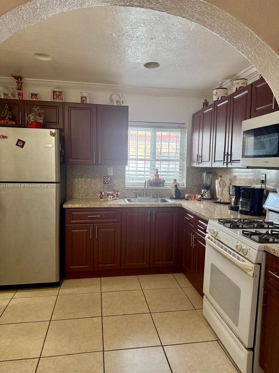 19611 NW 47th Ave, Miami Gardens FL 33055 — 5