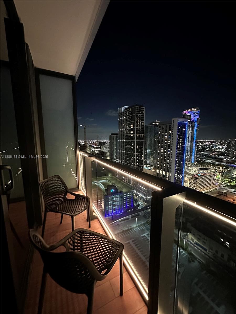 398 NE 5th St # 3008, Miami FL 33132 — 12