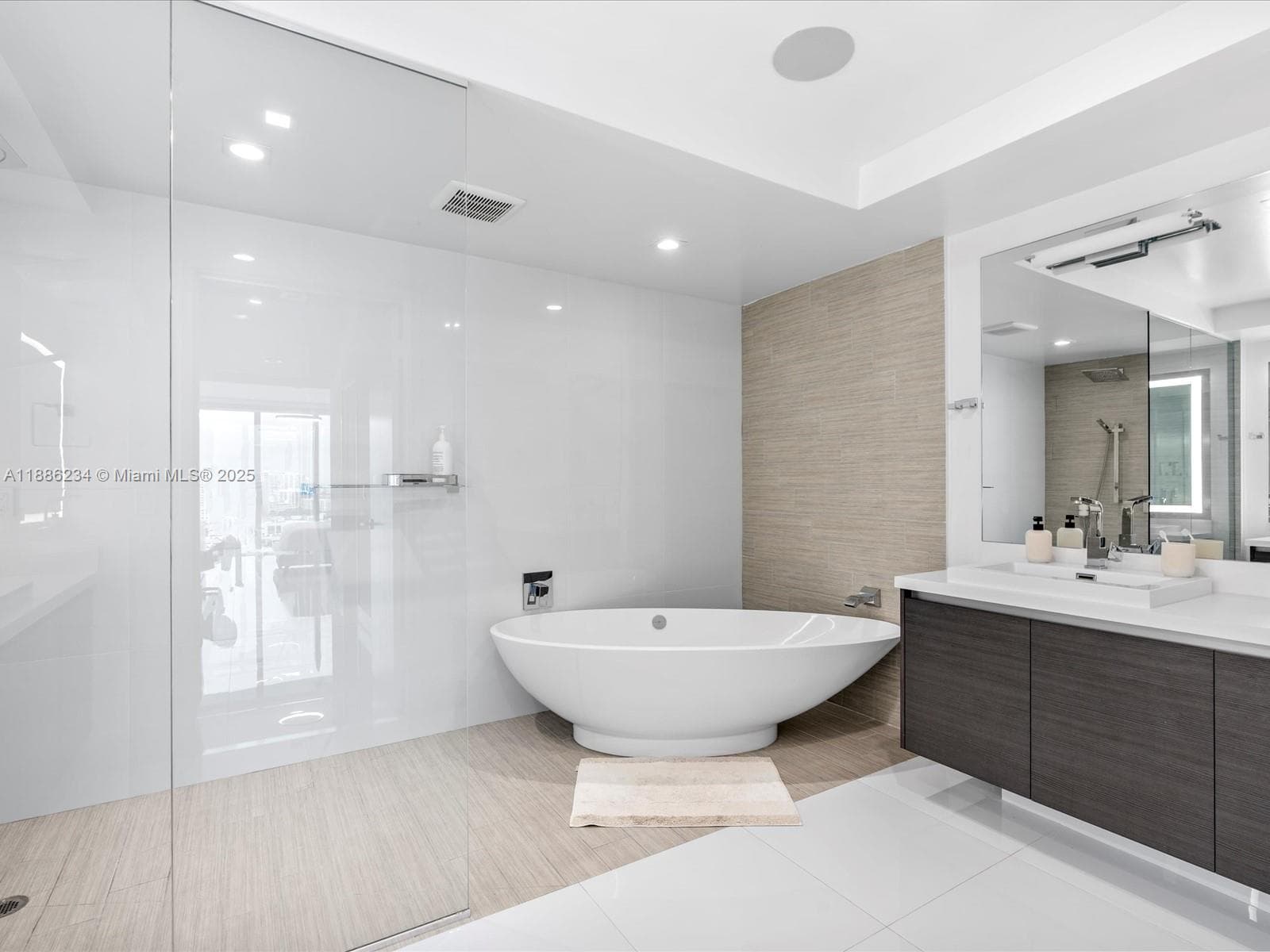 300 Sunny Isles Blvd # 1601, Sunny Isles Beach FL 33160 — 17