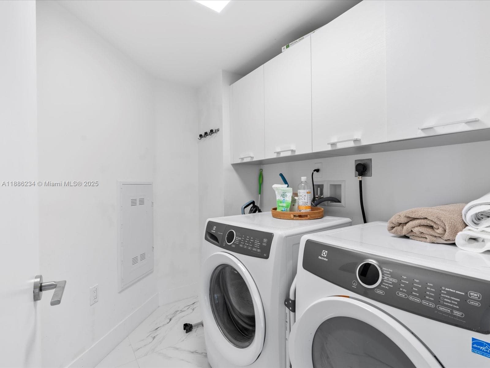300 Sunny Isles Blvd # 1601, Sunny Isles Beach FL 33160 — 24