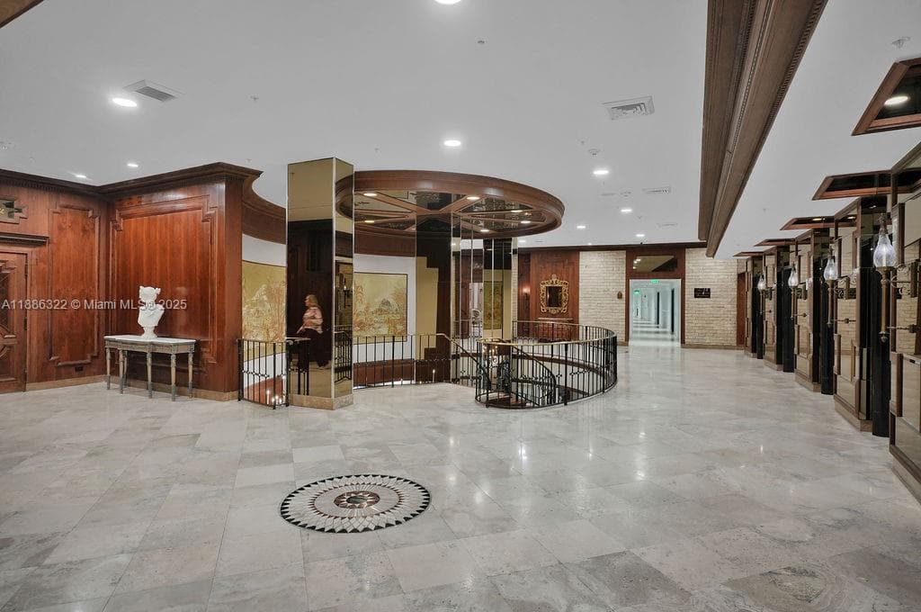 6039 Collins Ave # 1126, Miami Beach FL 33140 — 43