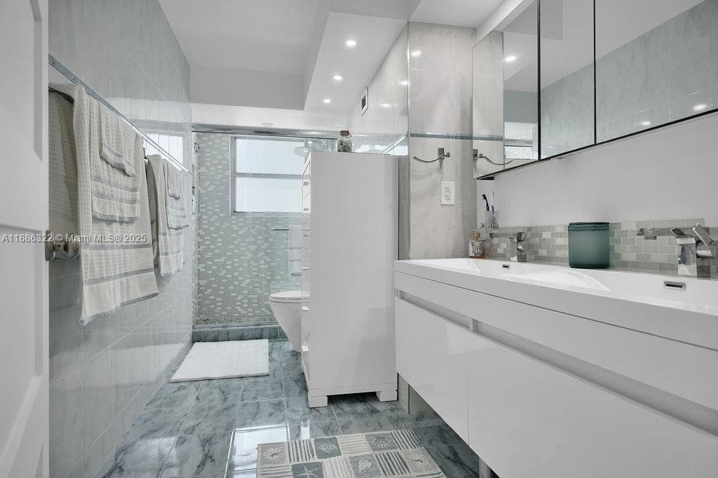 6039 Collins Ave # 1126, Miami Beach FL 33140 — 12
