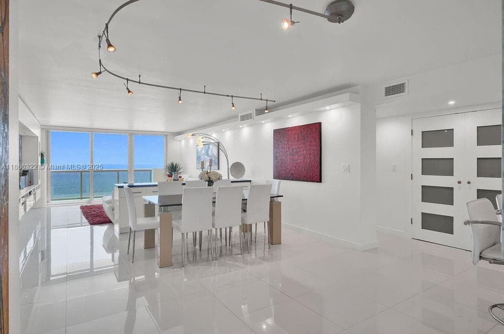 6039 Collins Ave # 1126, Miami Beach FL 33140 — 24