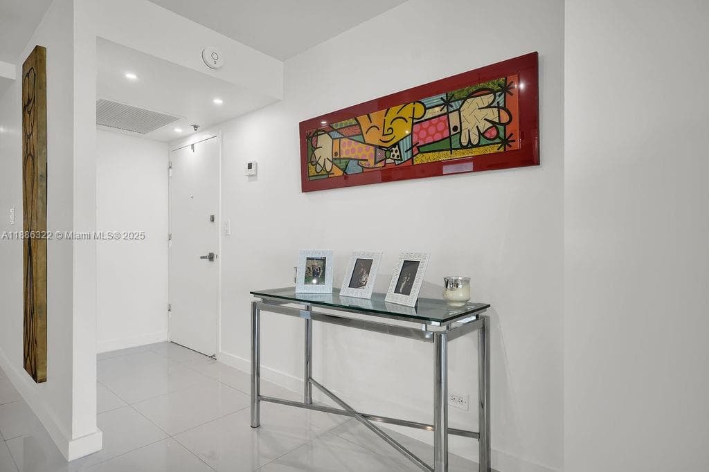 6039 Collins Ave # 1126, Miami Beach FL 33140 — 30