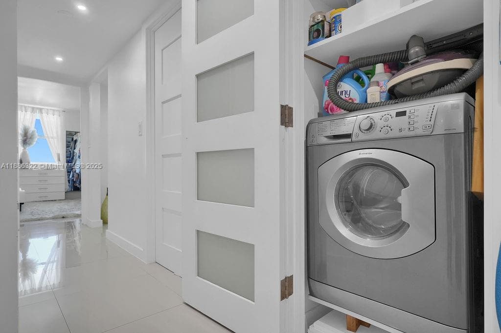 6039 Collins Ave # 1126, Miami Beach FL 33140 — 33