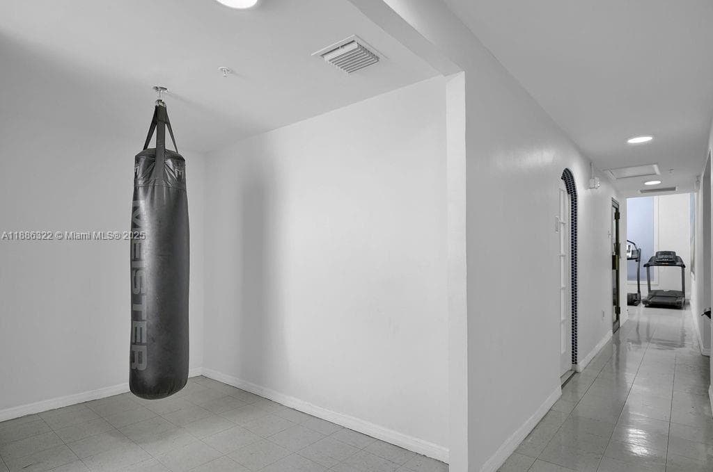 6039 Collins Ave # 1126, Miami Beach FL 33140 — 51