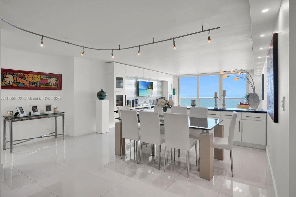 6039 Collins Ave # 1126, Miami Beach FL 33140 — 31