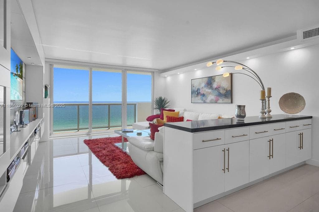 6039 Collins Ave # 1126, Miami Beach FL 33140 — 25