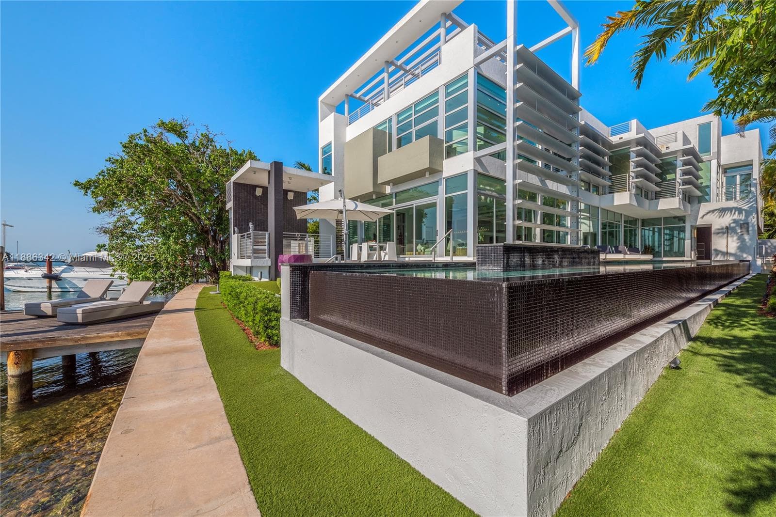 440 S Hibiscus Dr, Miami Beach FL 33139 — 17