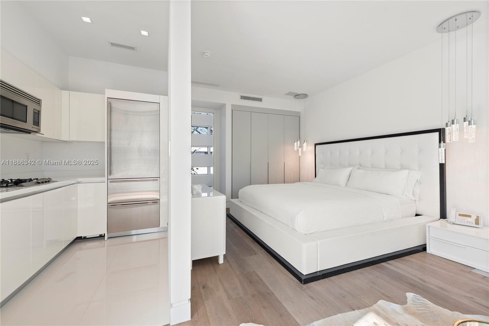 440 S Hibiscus Dr, Miami Beach FL 33139 — 43