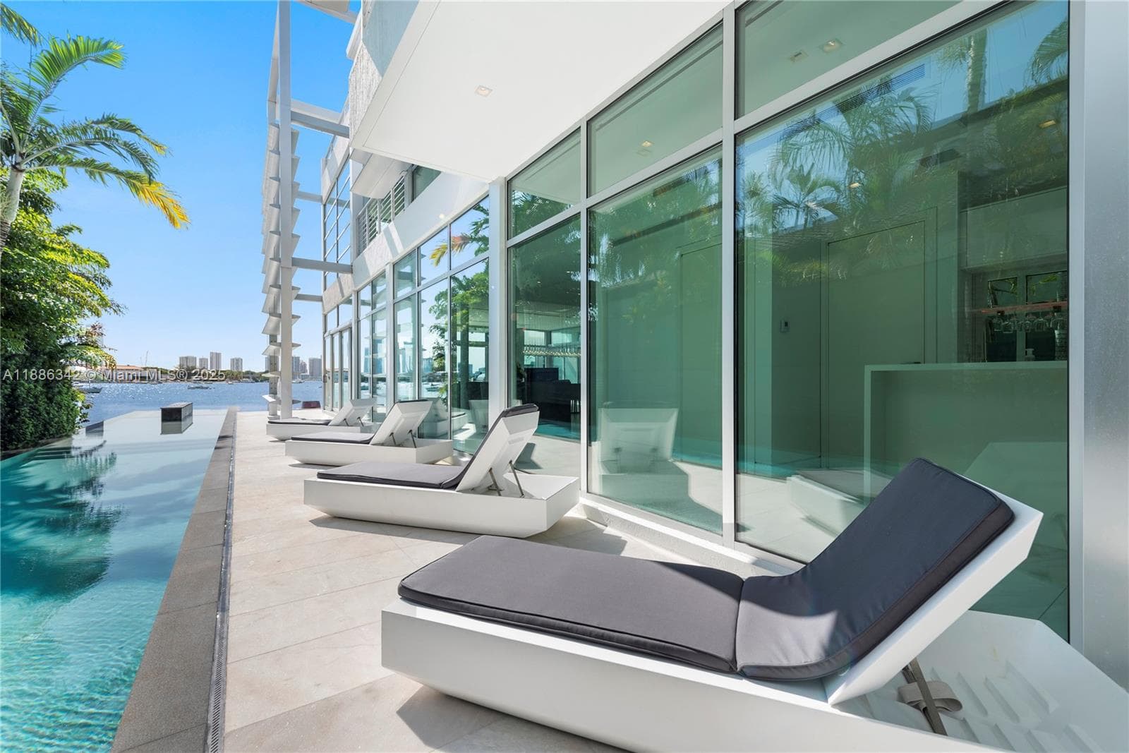 440 S Hibiscus Dr, Miami Beach FL 33139 — 16