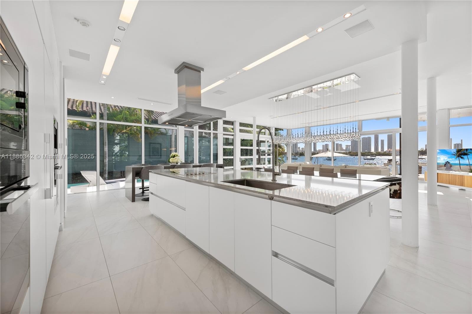 440 S Hibiscus Dr, Miami Beach FL 33139 — 12