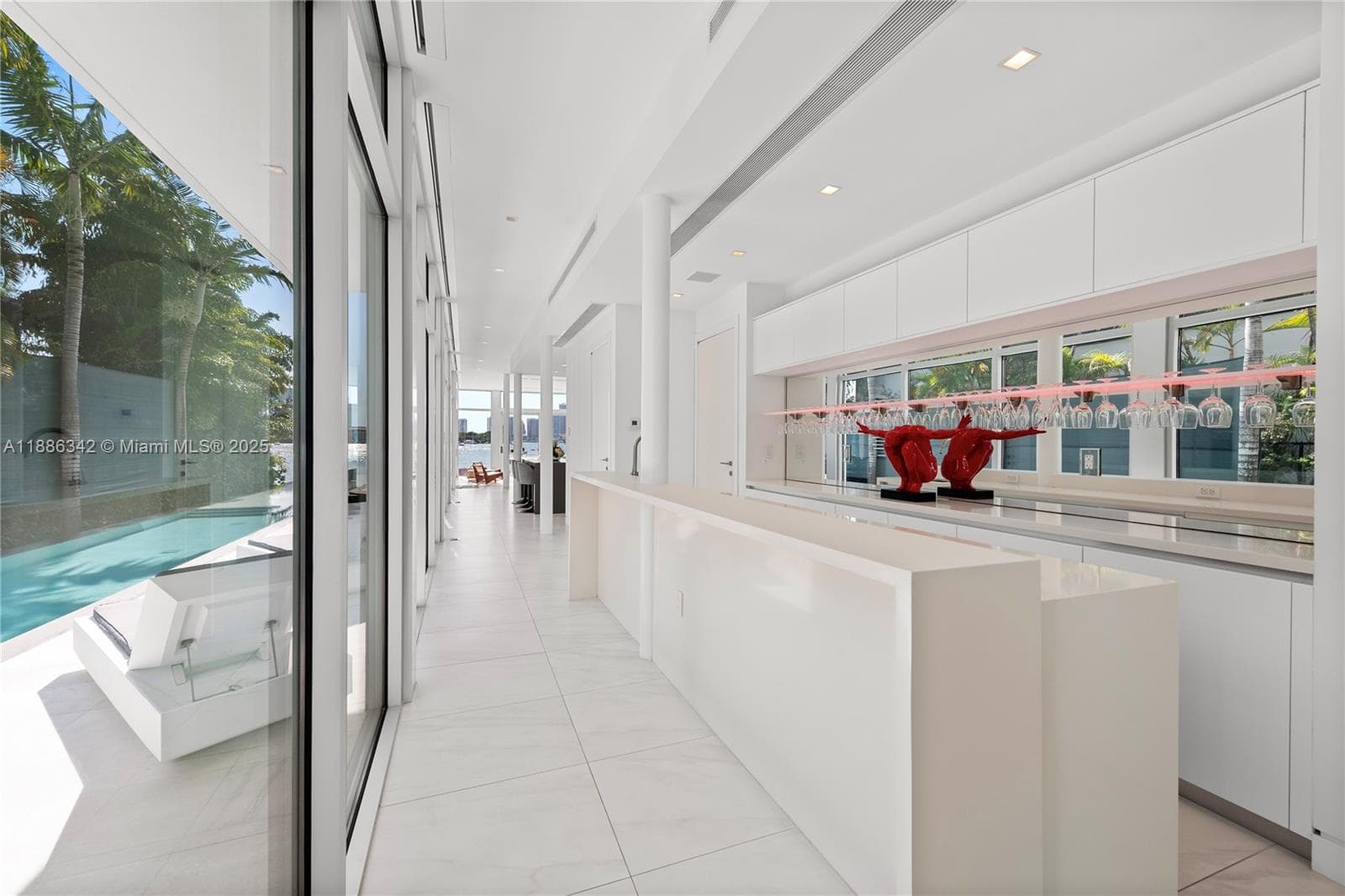 440 S Hibiscus Dr, Miami Beach FL 33139 — 7