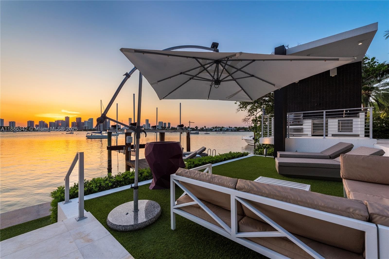 440 S Hibiscus Dr, Miami Beach FL 33139 — 67