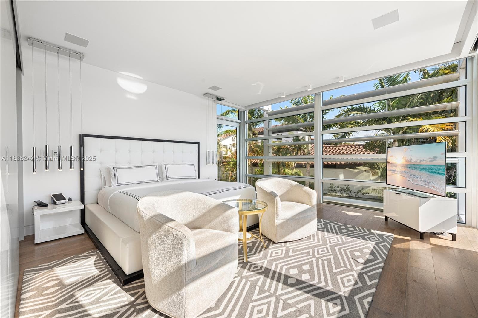 440 S Hibiscus Dr, Miami Beach FL 33139 — 32