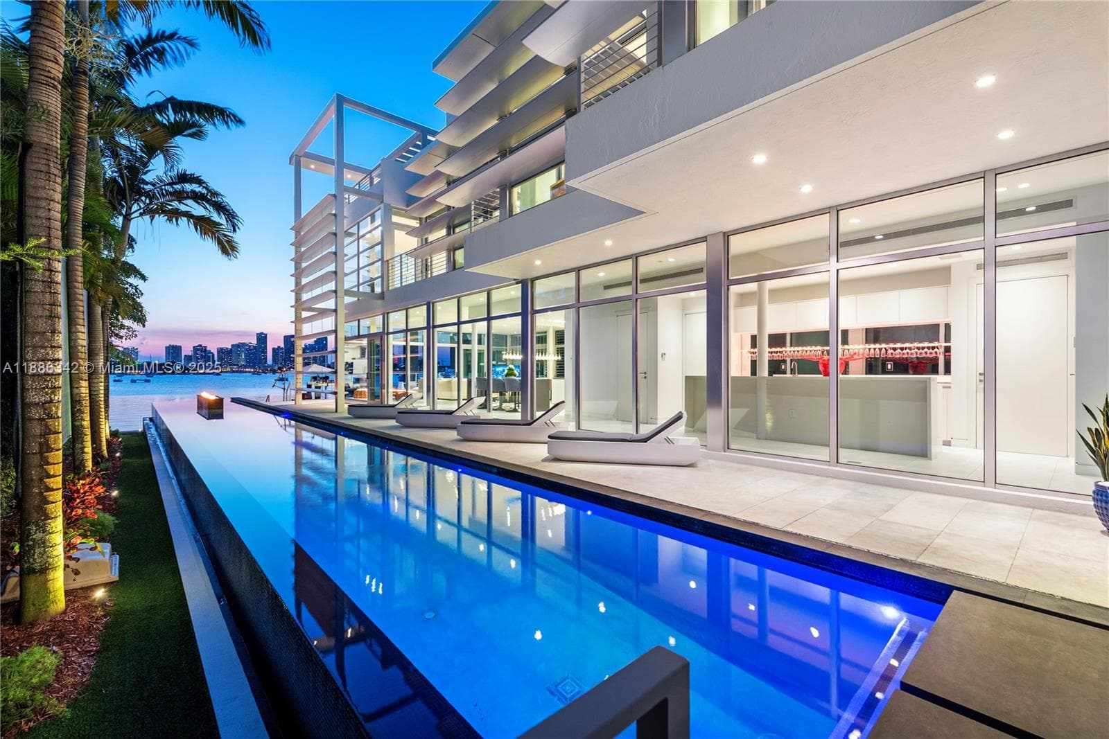 440 S Hibiscus Dr, Miami Beach FL 33139 — 1