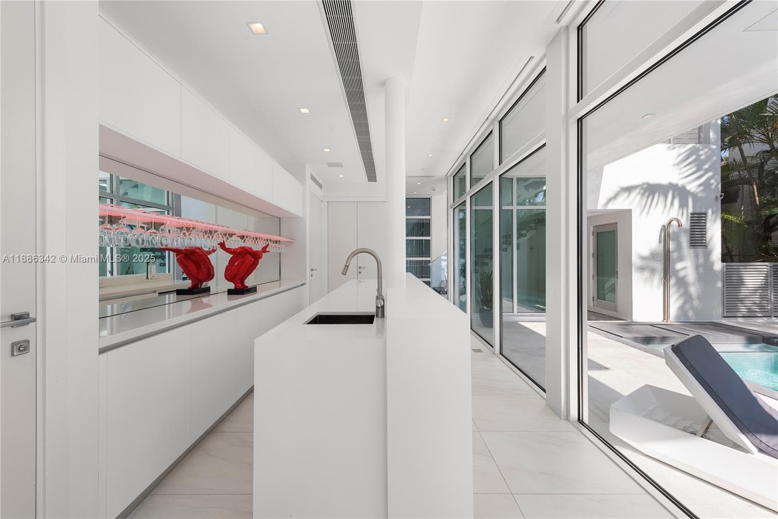440 S Hibiscus Dr, Miami Beach FL 33139 — 9