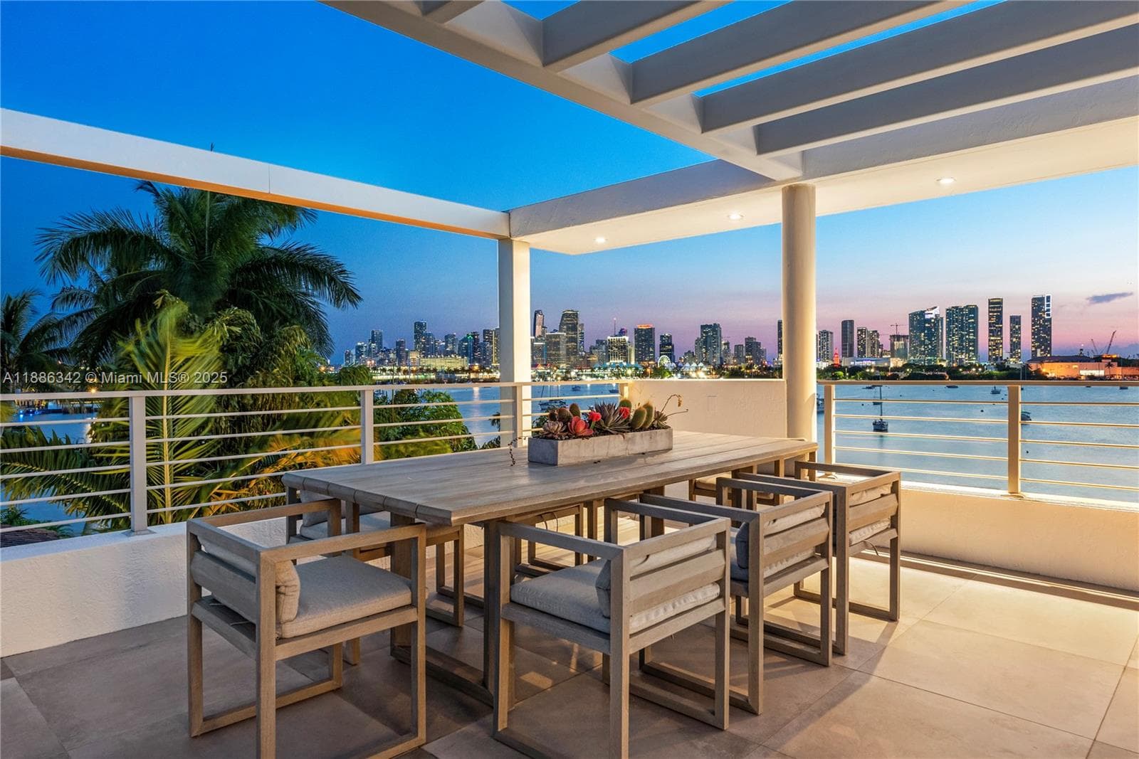 440 S Hibiscus Dr, Miami Beach FL 33139 — 65