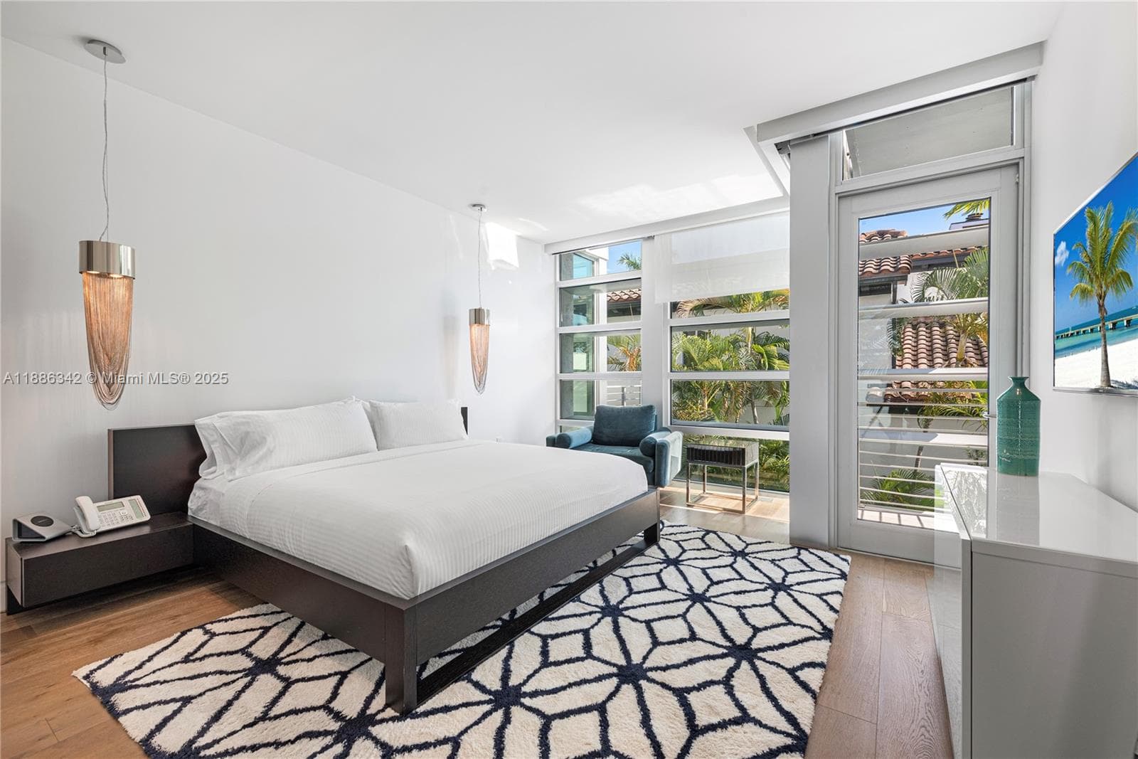 440 S Hibiscus Dr, Miami Beach FL 33139 — 49