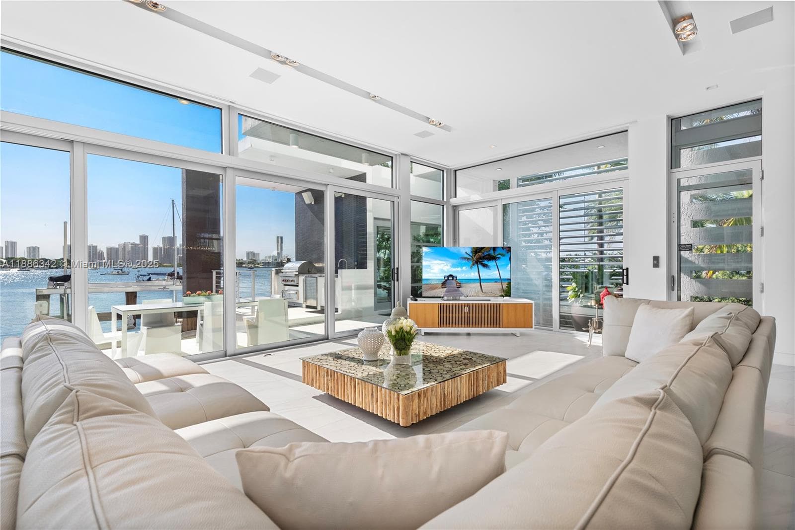 440 S Hibiscus Dr, Miami Beach FL 33139 — 15