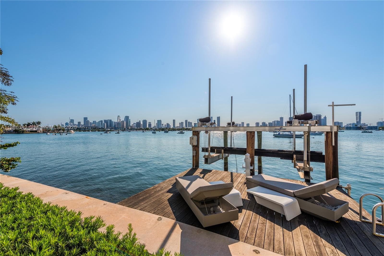 440 S Hibiscus Dr, Miami Beach FL 33139 — 19